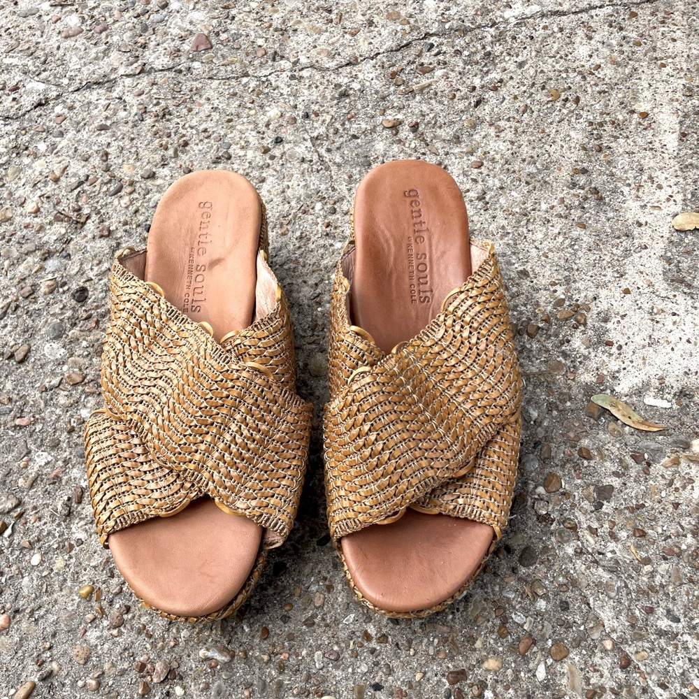 Gentle Souls by Kenneth Cole Sandals